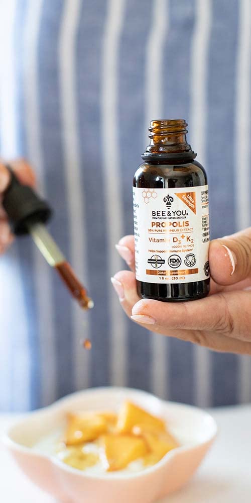Detalle gotas extracto natural propóleos BEE and You