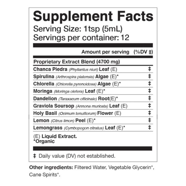 Ingredientes naturales como moringa y chlorella para elixir detox