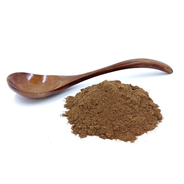 Mezcla polvo raíz zarzaparrilla en smoothie saludable