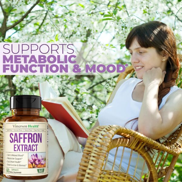 Frasco con cápsulas de azafrán para uso diario y bienestar mental