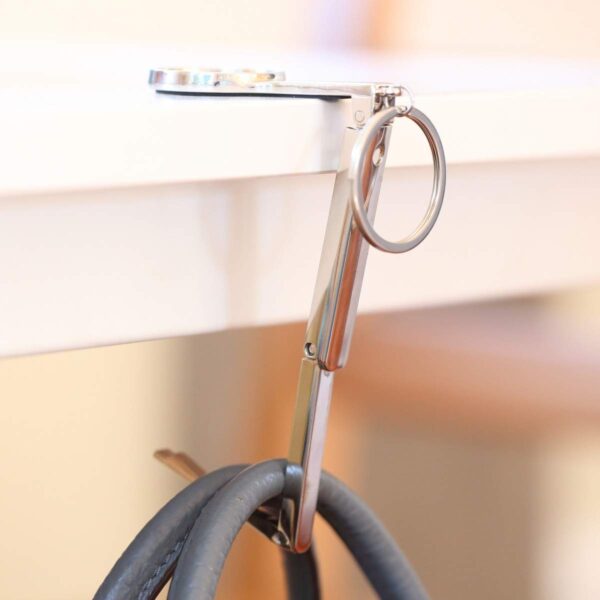 Detalle colgador bolso metálico Pills Pills Pills jardín