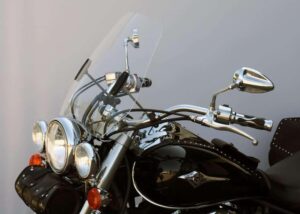 Parabrisas MRA highwayshield negro para motos naked y cruiser