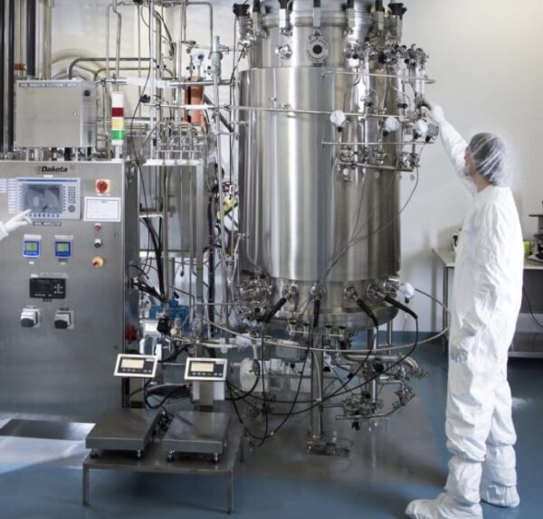 Detalle de cápsulas vegetarianas para limpieza de colon