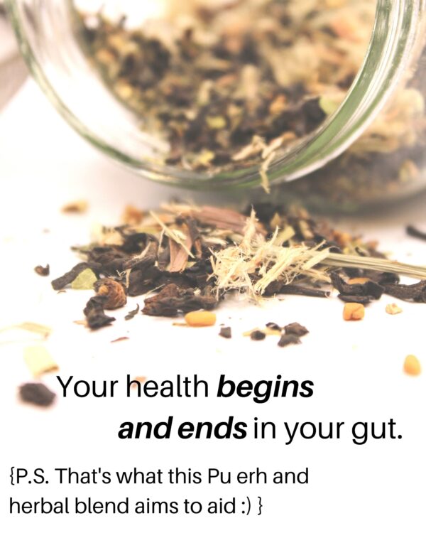 Taza humeante de té detox SpeedyVite con ingredientes naturales para colon