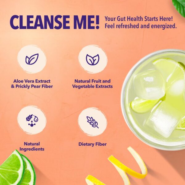 Vaso con mezcla de bebida detox para limpieza intestinal